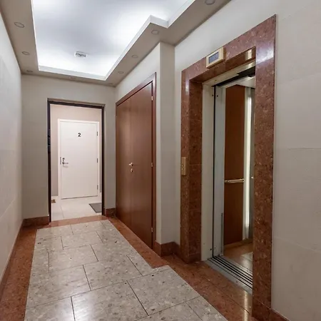 Premier 2bd Old Town