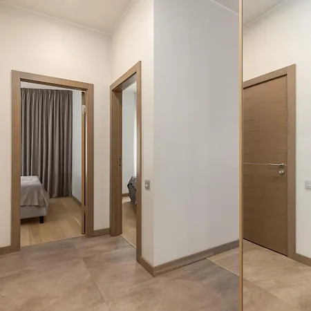 Premier 2bd Old Town *