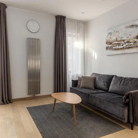 Premier 2bd Old Town