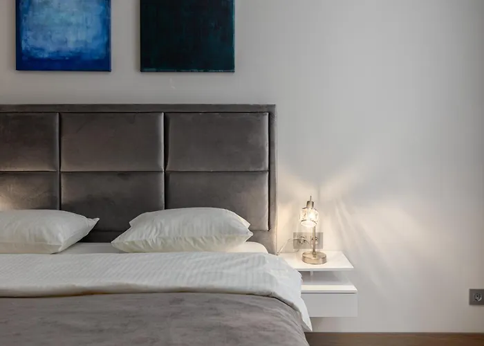 Premier 2bd Old Town