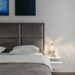 Premier 2bd Old Town