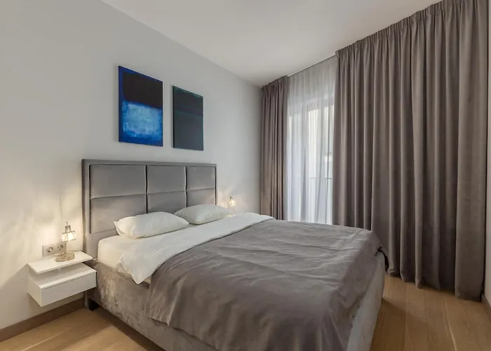 Premier 2bd Old Town Apartment *