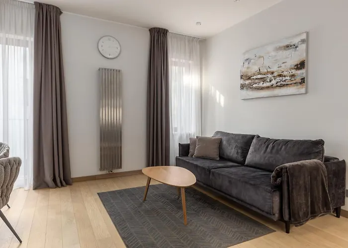 Premier 2bd Old Town